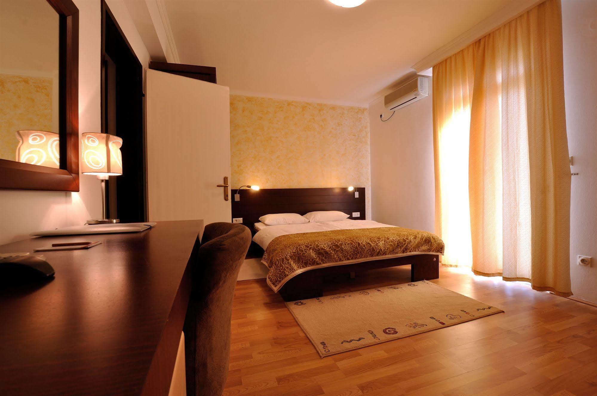 Vila Duric - Ex Hotel Duric Петровац Экстерьер фото